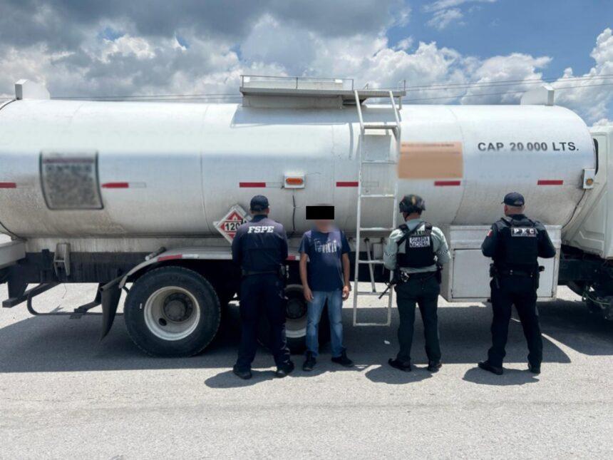 asegura pec tractocamion con 20 mil litros de hidrocarburo en Asegura PEC tractocamión con 20 mil litros de hidrocarburo en Romita, Guanajuato