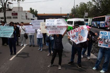 aspirantes de la unam marchan exigiendo examen presencial tras irregularidades Aspirantes de la UNAM marchan exigiendo examen presencial tras irregularidades