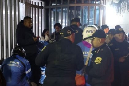 Autoridades buscan a la familia de hombre fallecido en celebraciones de la selección.
