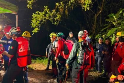 Autoridades reportan tres cuerpos pendientes de extracción en Gruta de Chichicazapan.