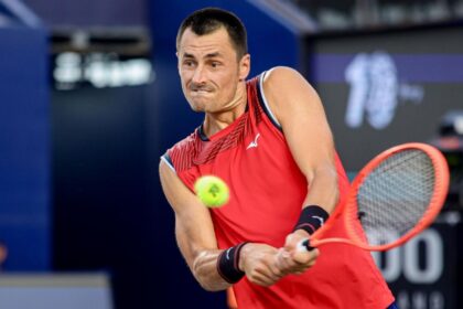 bernard tomic criticado por su rapida eliminacion en el abierto Bernard Tomic criticado por su rápida eliminación en el Abierto de Los Cabos
