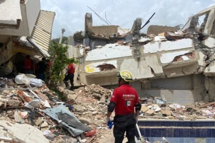 Bomberos de Zitácuaro vuelven tras exitosa misión humanitaria en Venezuela
