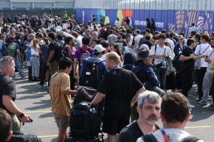 caos en los accesos del estadio en nueva jersey antes Caos en los accesos del estadio en Nueva Jersey antes de la Final del Mundial