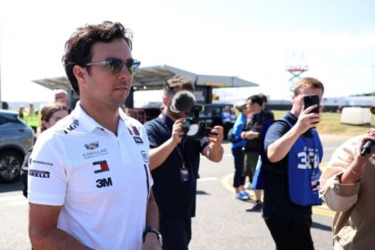 checo perez comenzara desde el decimonoveno lugar en la carrera Checo Pérez comenzará desde el decimonoveno lugar en la carrera sprint