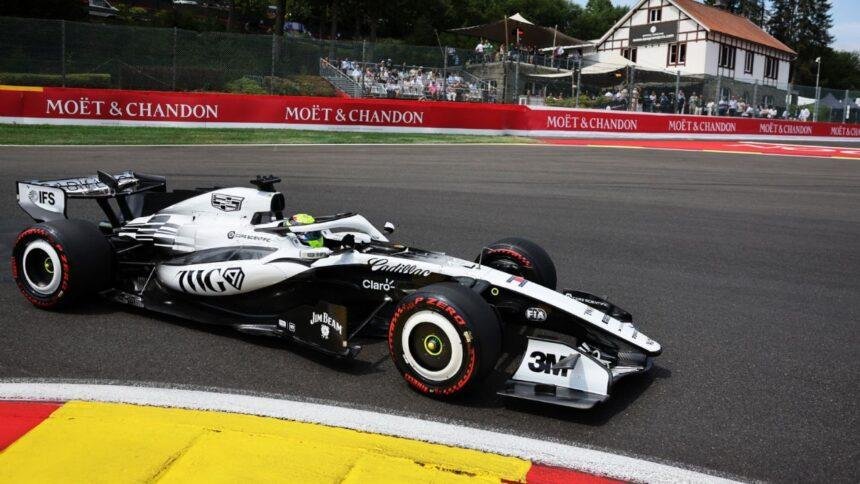 checo perez termina vigesimo en la practica del gp de Checo Pérez termina vigésimo en la práctica del GP de Bélgica