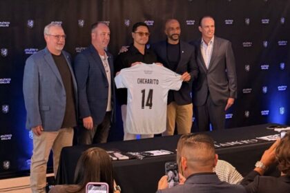 chicharito revela su desanimo en chivas durante su presentacion con 'Chicharito' revela su desánimo en Chivas durante su presentación con Atlético Dallas