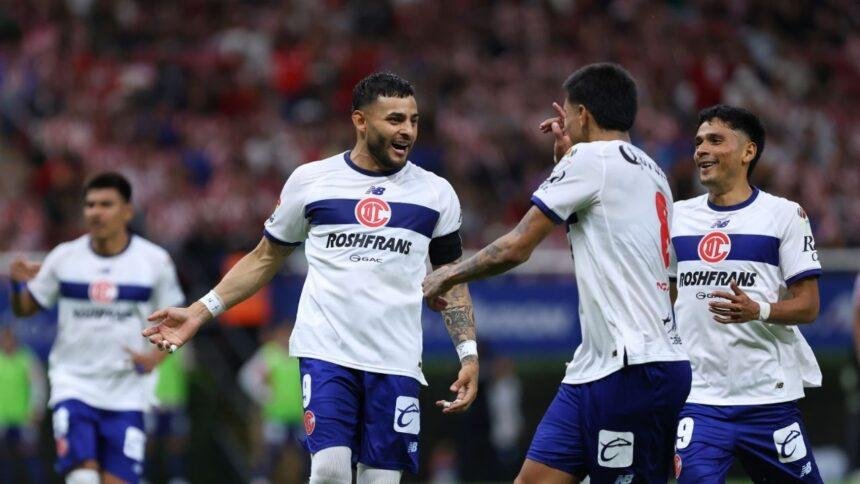 Chivas pierde en casa contra Toluca en el inicio del torneo