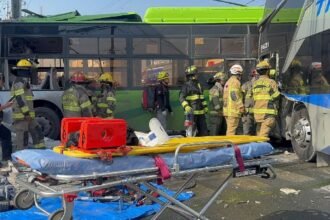 Choque de autobuses en Monterrey causa al menos 10 personas heridas