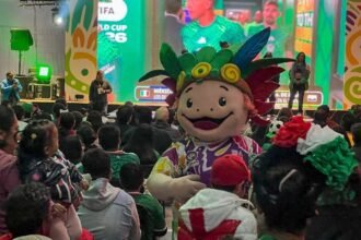Clara Brugada promueve campaña de limpieza con ajolotes antes del partido de México.