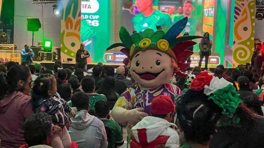 Clara Brugada promueve campaña de limpieza con ajolotes antes del partido de México.