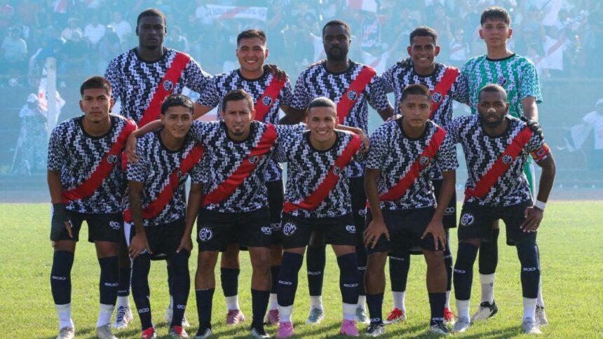 club de futbol vende mil espacios publicitarios en su camiseta Club de fútbol vende mil espacios publicitarios en su camiseta por crisis económica