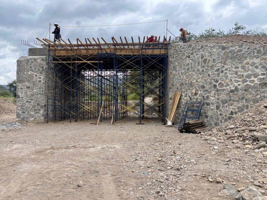 Consolida conectividad en Xichú con cuarta etapa del camino La Noria – Las Palomas