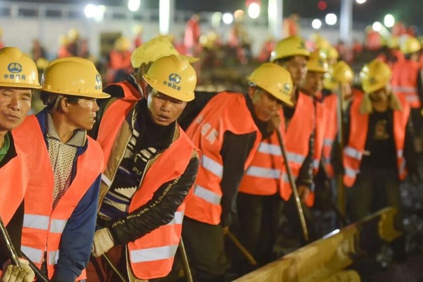 construccion de estacion de tren en china completada en 9 Construcción de estación de tren en China completada en 9 horas.