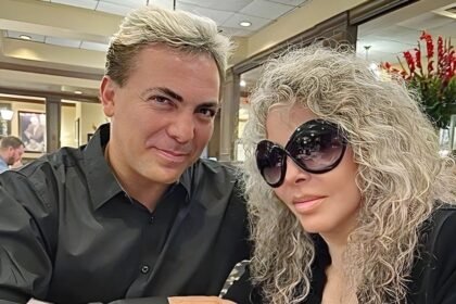 Cristian Castro se gradúa de preparatoria con Verónica Castro como madrina