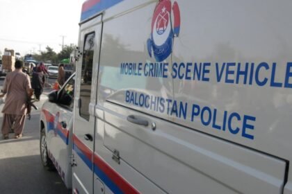 Cuarenta muertos tras la caída de un autobús en Pakistán