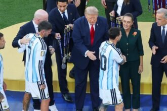 ‘Cuti’ Romero rechaza el saludo a Trump en la premiación final