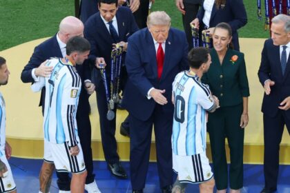 cuti romero rechaza el saludo a trump en la premiacion ‘Cuti’ Romero rechaza el saludo a Trump en la premiación final