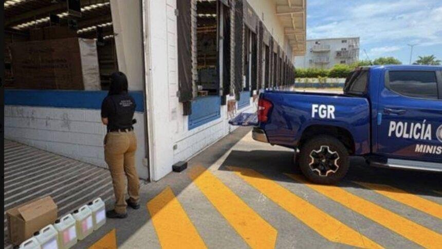 decomisan 40 litros de metanfetamina en empresa de paqueteria en Decomisan 40 litros de metanfetamina en empresa de paquetería en Sinaloa