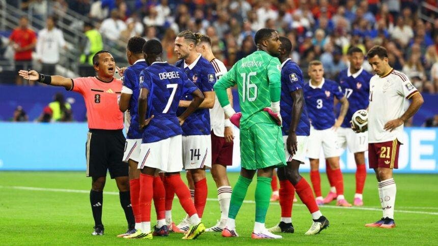 deschamps critica al arbitro ivan barton tras la semifinal de Deschamps critica al árbitro Iván Barton tras la Semifinal de Copa del Mundo