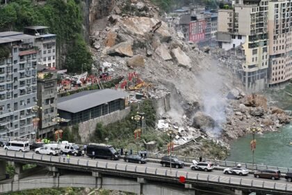 Deslizamiento de tierra en China causa ocho muertos y 34 desaparecidos