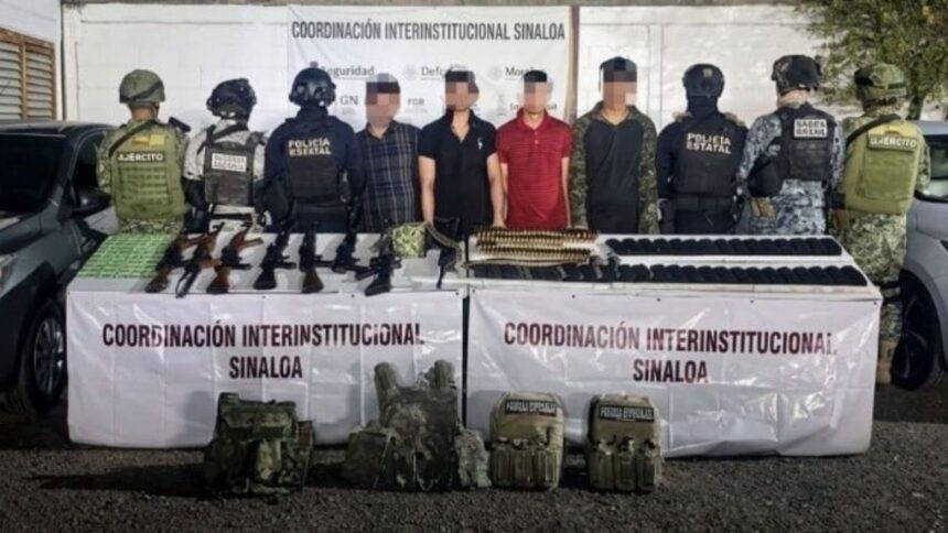 Desmantelan en Culiacán a cuatro hombres con arsenal de armas de guerra.