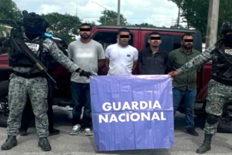 Detienen a cuatro hombres en Matamoros con armas y marihuana.