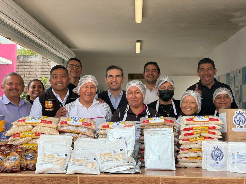 DIF Estatal proporciona insumos alimentarios a primaria en Romita, Guanajuato.
