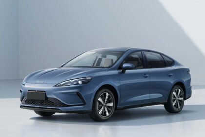 Diseño optimizado y mayor autonomía eléctrica para competir con Toyota