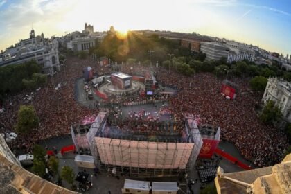 dos millones celebran el titulo de espana en las calles Dos millones celebran el título de España en las calles de Madrid