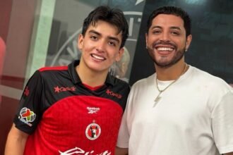 Eduin Caz bromea con Gilberto Mora tras el Xolos-León