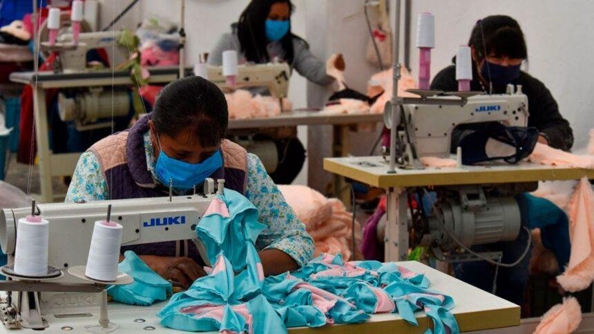 El 76% de trabajadoras de la maquila textil en México vive en informalidad