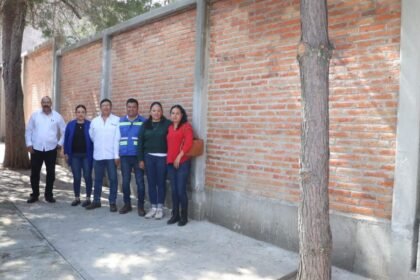 El Salitrillo: Jairo Morales entrega barda perimetral en primaria