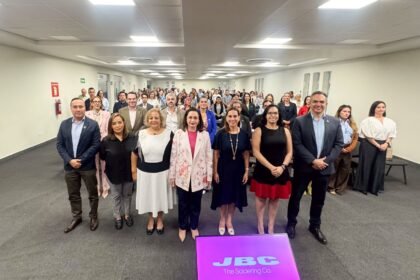 El talento femenino impulsa la competitividad de Guanajuato en la electrónica.