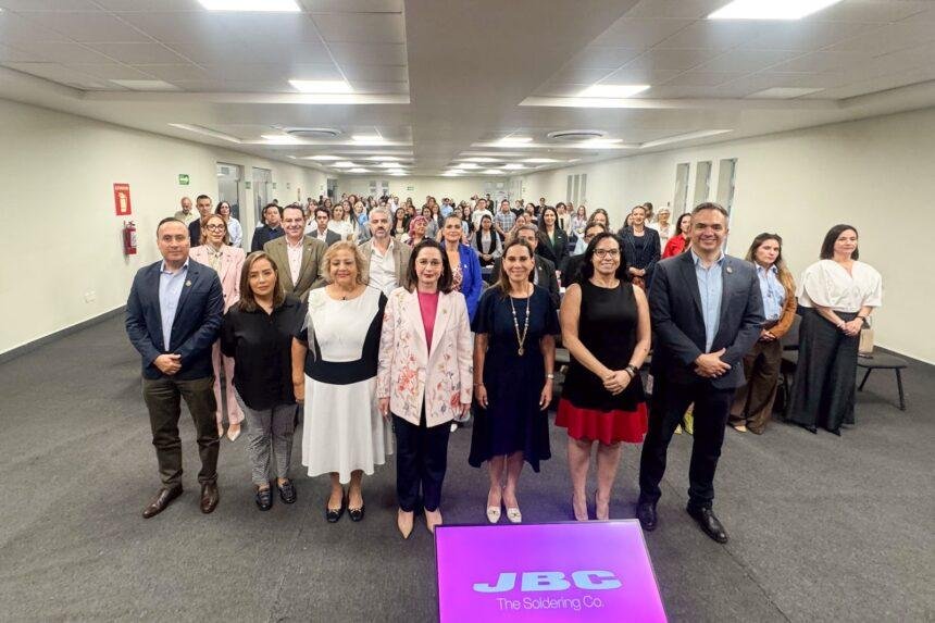 El talento femenino impulsa la competitividad de Guanajuato en la electrónica.