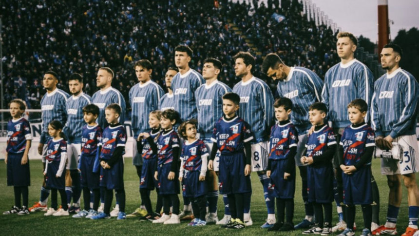 Equipo italiano prohíbe cabezazos en categorías infantiles por salud cerebral