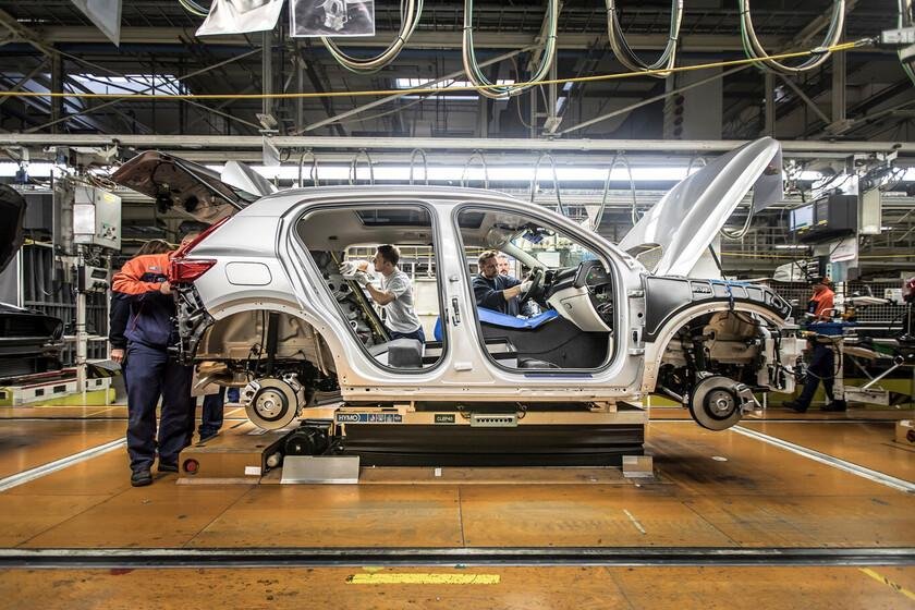 Estados Unidos otorga 4 años a marcas de autos para reemplazar componentes chinos