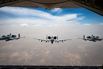 eu lleva a cabo ofensiva militar contra iran atacando multiples EU lleva a cabo ofensiva militar contra Irán, atacando múltiples objetivos por siete horas.