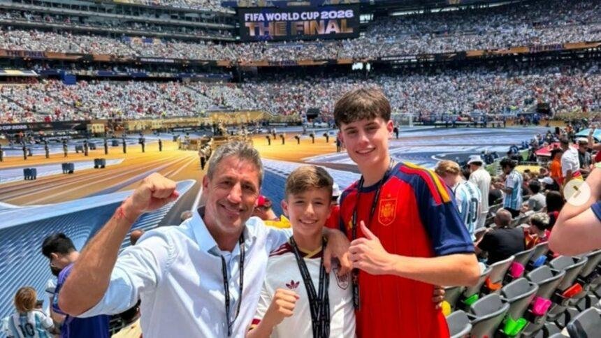 excampeon del mundo de espana muestra su foto en la Excampeón del mundo de España muestra su foto en la Final desde Nueva Jersey