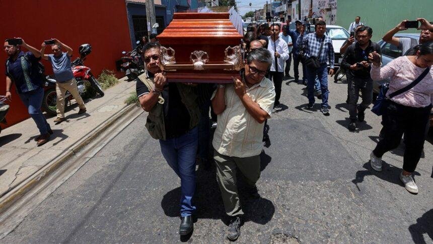 Exigen justicia en el funeral del periodista Alejandro Leyva