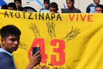 Familiares de 43 normalistas piden renuncia de Rosario Piedra de la CNDH