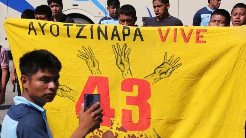 familiares de 43 normalistas piden renuncia de rosario piedra de Familiares de 43 normalistas piden renuncia de Rosario Piedra de la CNDH