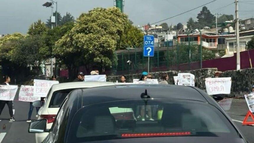 Familiares de Camila, menor desaparecida, bloquean la México-Cuernavaca por más de dos horas.