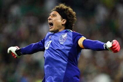 FIFA honra a Memo Ochoa tras su retiro como leyenda del fútbol