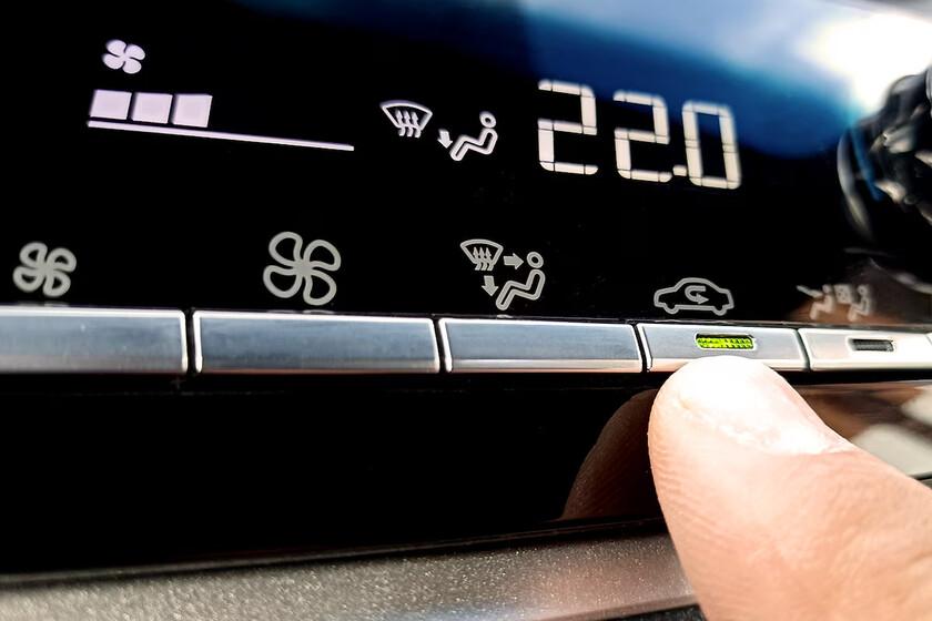 Función y uso del botón con icono de coche y flecha interior
