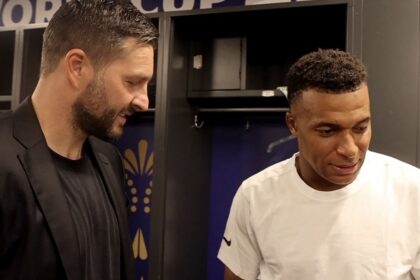 gignac en el vestidor de francia tras vencer a marruecos Gignac en el vestidor de Francia tras vencer a Marruecos: regalo de Mbappé