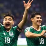 Gil Mora es aclamado por pasajeros al volver a Tijuana tras el Mundial