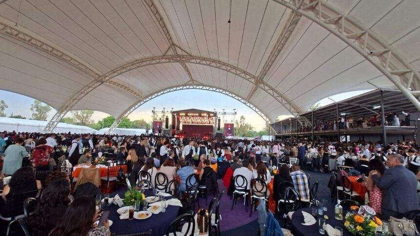 Gloria Trevi anima a maestros en festejo del SNTE 45 en León.