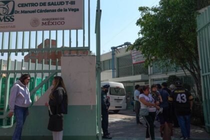 Gobierno de México alerta sobre brote de ciclosporiasis en Estados Unidos.