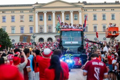 haaland y la seleccion de noruega homenajeados por el rey Haaland y la selección de Noruega homenajeados por el rey en su país