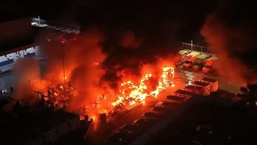 Incendio en bodega de PepsiCo en Matamoros destruye camiones de reparto